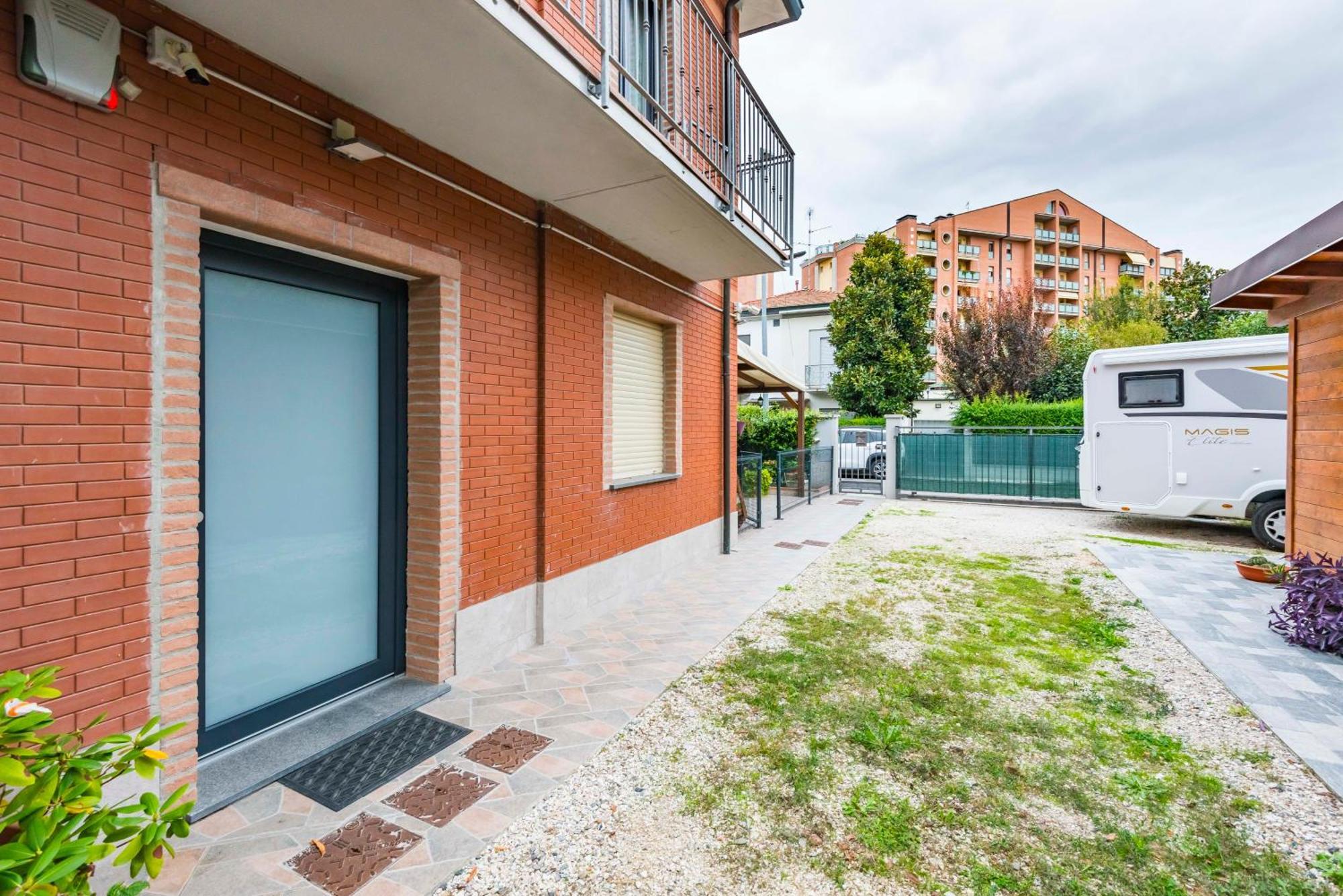 Stile E Comfort In Citta Con Wi-Fi Carpi Exteriör bild